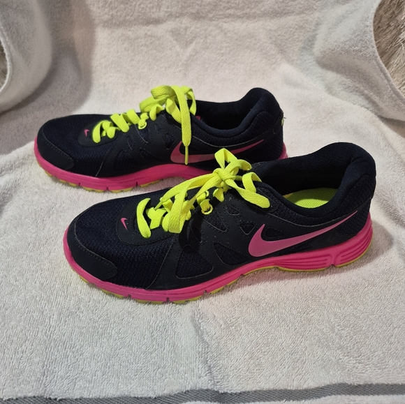 Womens Nike Revolution 2 sneakers Navy Pink Yellow Laces size 8 - Picture 3 of 9